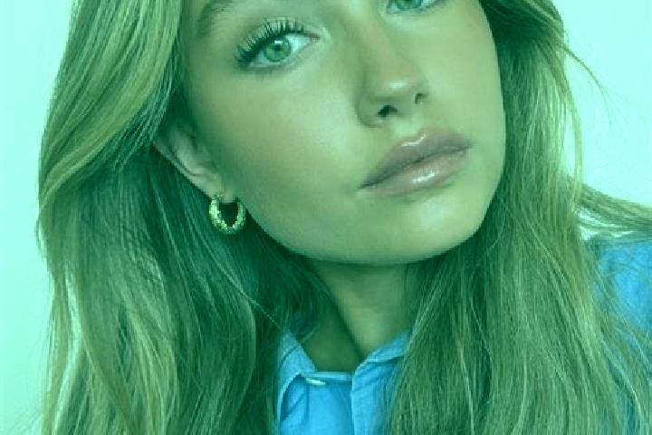 Sofia, 25, a dark blonde green-eyed european companion based in Barateaz. Offering Prostate Massage, A-Level. Available for incall and outcall, overnight boo...