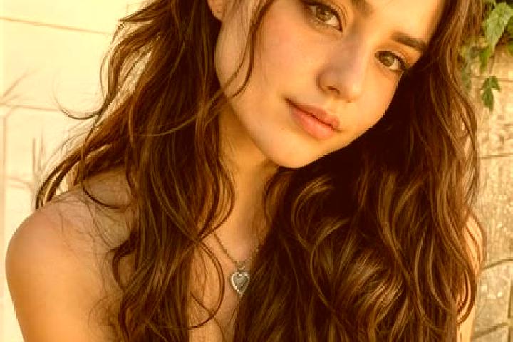 Sofia, 25, a dark blonde hazel-eyed middle eastern companion based in Saulchery. Offering Deep French Kissing, Massage, Striptease, Erotic Massage. Available...
