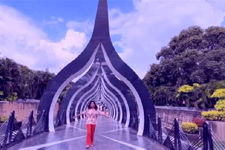 Sofia, 25 — Escort in Avaniyapuram, India