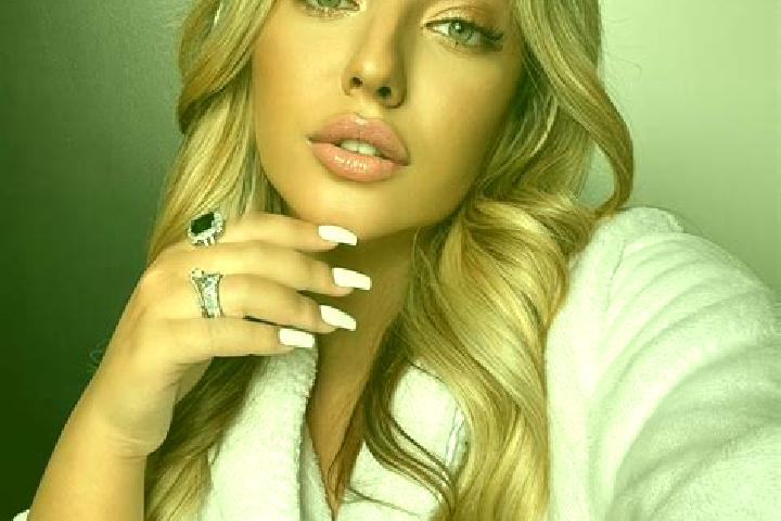Sofia, 26, a blonde grey-eyed latina companion based in Rakoshegy. Offering Couples, 69. Available for incall and outcall, day and evening dates.