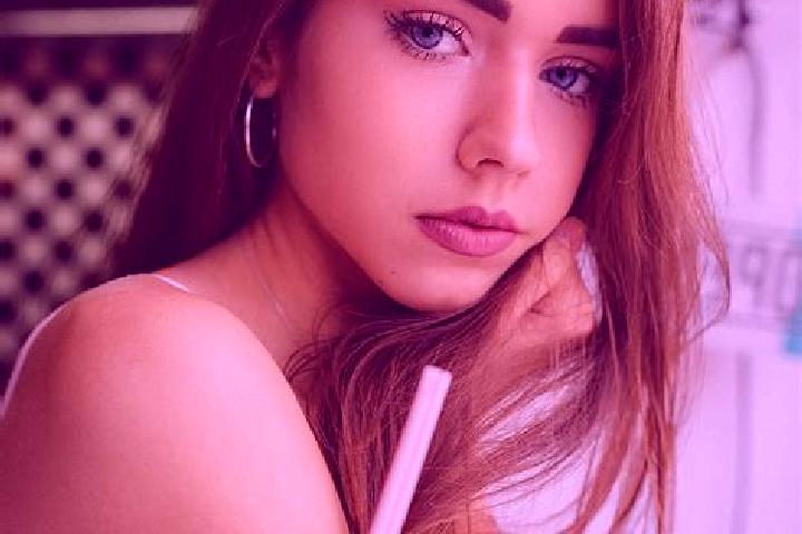 Sofia, 26 — Escort in Chagey, France