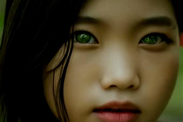 Sofia, 27, a auburn green-eyed asian companion based in Pau Brasil. Offering Fetish, Massage, BDSM. Available for incall and outcall, day and evening dates.