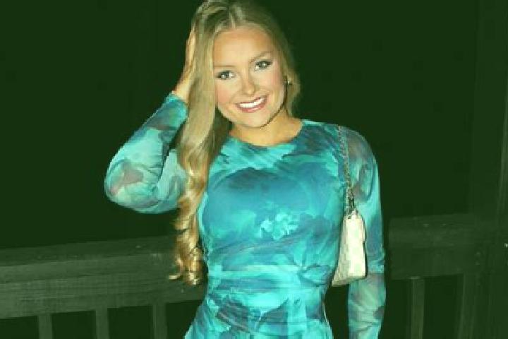 Sofia, 27, a blonde grey-eyed middle eastern companion based in Lakin. Offering Tantra, Dinner Date, Roleplay. Available for incall and outcall, day and even...