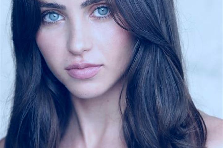 Sofia, 27, a brunette brown-eyed latina companion based in Faro. Offering Fetish, Duos, CIM. Available for incall and outcall, day and evening dates.