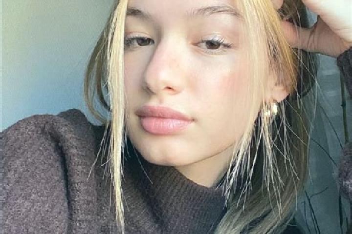 Sofia, 28, a blonde brown-eyed mixed companion based in Novyi Rozdil. Offering CIM, OWO, Striptease. Available for incall and outcall, day and evening dates.