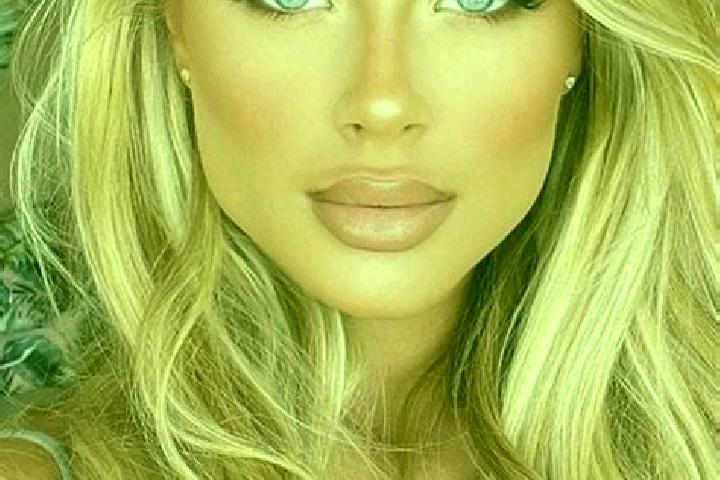 Sofia, 28, a blonde hazel-eyed latina companion based in La Tola. Offering Travel Companion, Striptease, A-Level. Available for incall and outcall, overnight...