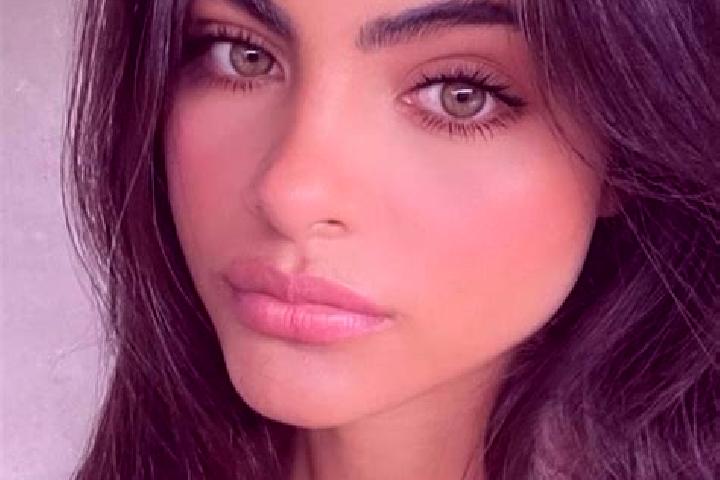 Sofia, 29, a black hazel-eyed european companion based in Mere. Offering 69, Dinner Date, Couples. Available for incall and outcall, day and evening dates.
