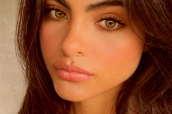 Sofia, 29, a brunette dark-eyed middle eastern companion based in Kumbotso. Offering A-Level, Overnight, Roleplay, Prostate Massage, Fetish. Available for in...