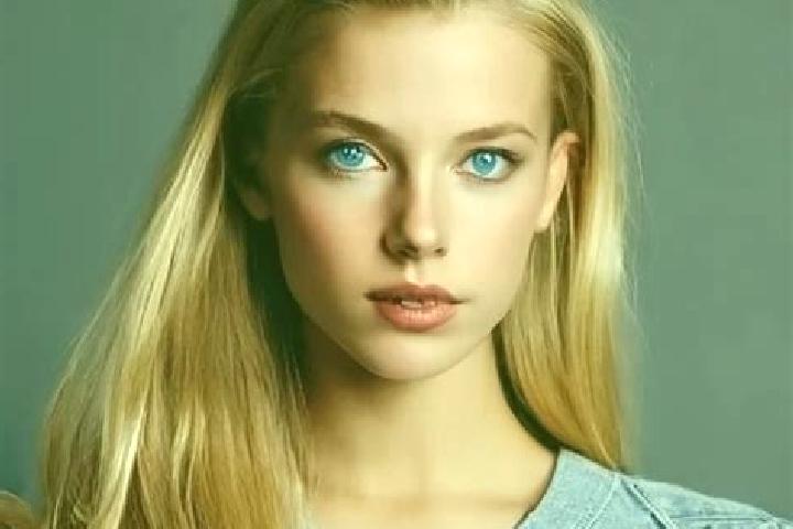 Sofia, 30, a blonde grey-eyed mixed companion based in Etainhus. Offering Prostate Massage, Deep French Kissing, Domination, CIM. Available for incall and ou...