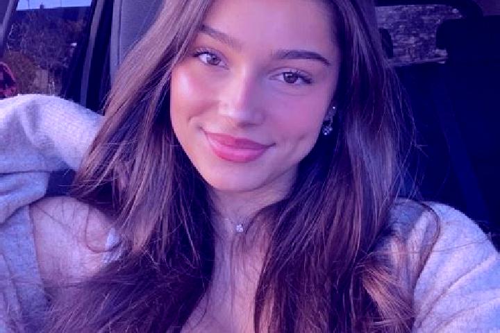 Sofia, 30, a brunette grey-eyed mixed companion based in Urue Offong. Offering Girlfriend Experience, Striptease, A-Level, Tantra, Party Girl. Available for ...