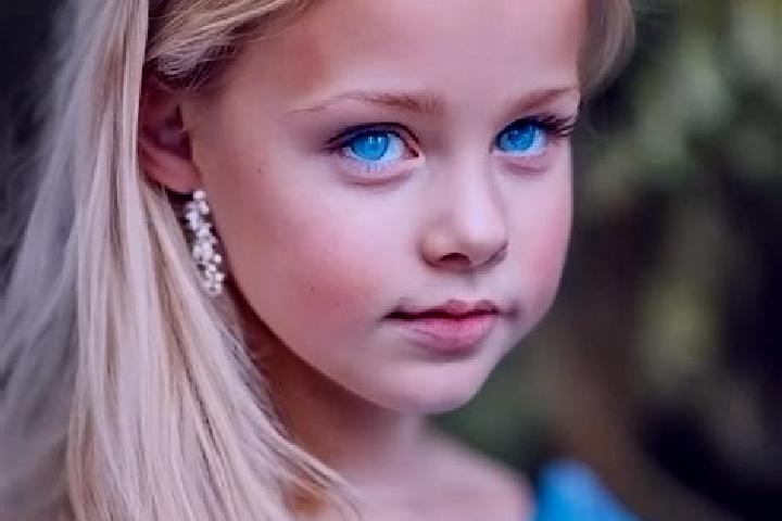 Sofia, 30, a dark blonde blue-eyed mediterranean companion based in Plati. Offering Roleplay, Massage, CIM, Travel Companion. Available for incall and outcal...