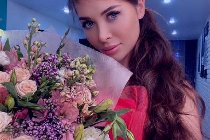 Sofia, 30, a red green-eyed mixed companion based in Dongsi. Offering GFE, Domination, Party Girl, Deep French Kissing, Girlfriend Experience. Available for ...