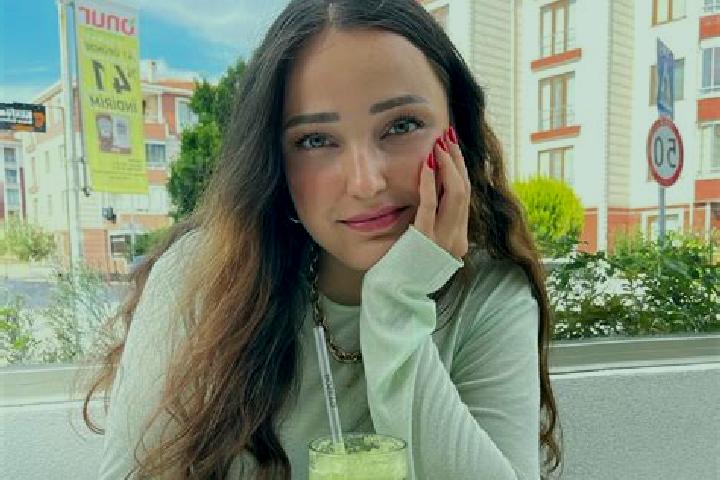 Sofia, 30 — Escort in Seymen, Turkey
