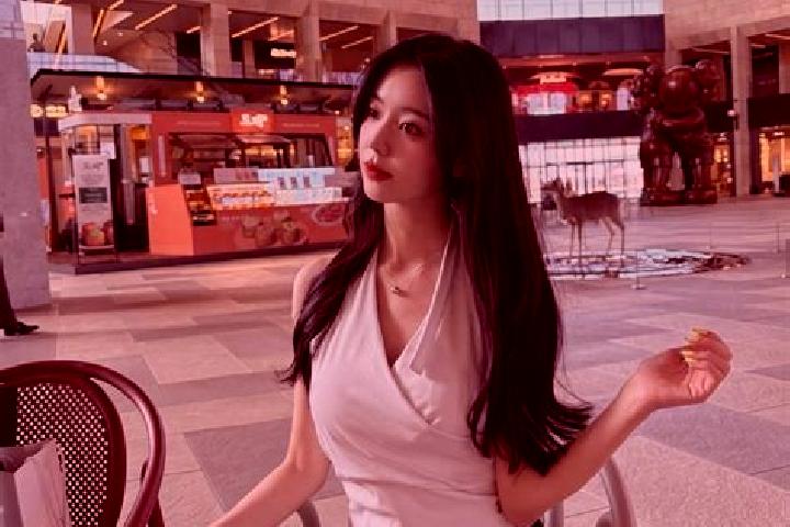 Sofia, 30 — Escort in Zhouxin, China