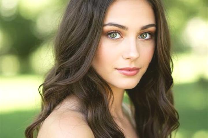 Sofia, 31, a brunette hazel-eyed caucasian companion based in Roveredo in Piano. Offering Travel Companion, A-Level, Deep French Kissing. Available for incal...