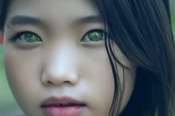 Sofia, 31, a red green-eyed asian companion based in Chanly. Offering BDSM, CIM, Travel Companion. Available for incall and outcall, day and evening dates.