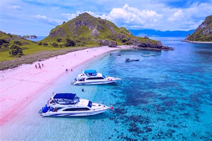 Sofia, 31 — Escort in Labuan Bajo, Indonesia
