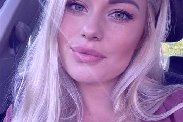 Sofia, 33, a blonde hazel-eyed ebony companion based in Lawshall. Offering BDSM, Massage, Duos. Available for incall and outcall, overnight bookings available.