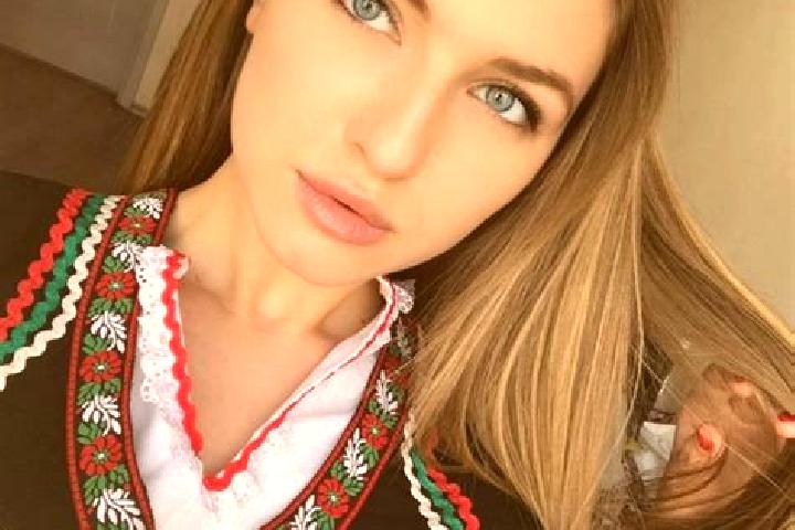 Sofia, 34, a blonde green-eyed slavic companion based in Pueblito de San Juan. Offering Massage, A-Level, Striptease, Roleplay, Deep French Kissing. Availabl...