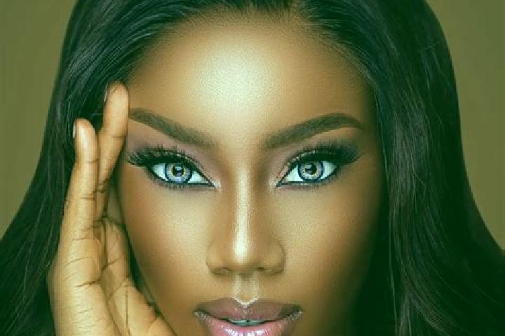 Sofia, 34, a red blue-eyed ebony companion based in Alcanena. Offering A-Level, Roleplay, Erotic Massage, 69. Available for incall and outcall, overnight boo...