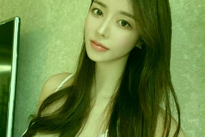 Sofia, 34 — Escort in Miaodun, China