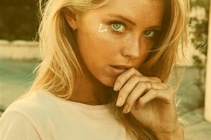 Sofia, 35, a blonde blue-eyed middle eastern companion based in Ambivere. Offering Erotic Massage, Tantra, Girlfriend Experience, Roleplay. Available for inc...