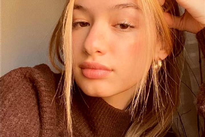 Sofia, 36, a blonde brown-eyed asian companion based in Muhdal. Offering GFE, Domination, CIM. Available for incall and outcall, day and evening dates.