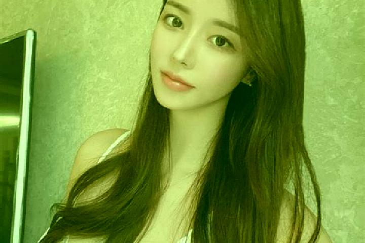 Sofia, 37 — Escort in Zhengmo, China