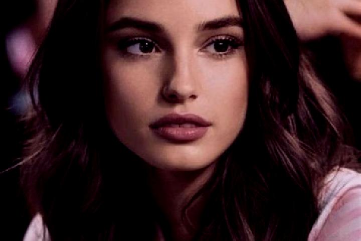 Sofia, 38, a brunette brown-eyed middle eastern companion based in Paderno Franciacorta. Offering Erotic Massage, CIM, Party Girl, Prostate Massage. Availabl...