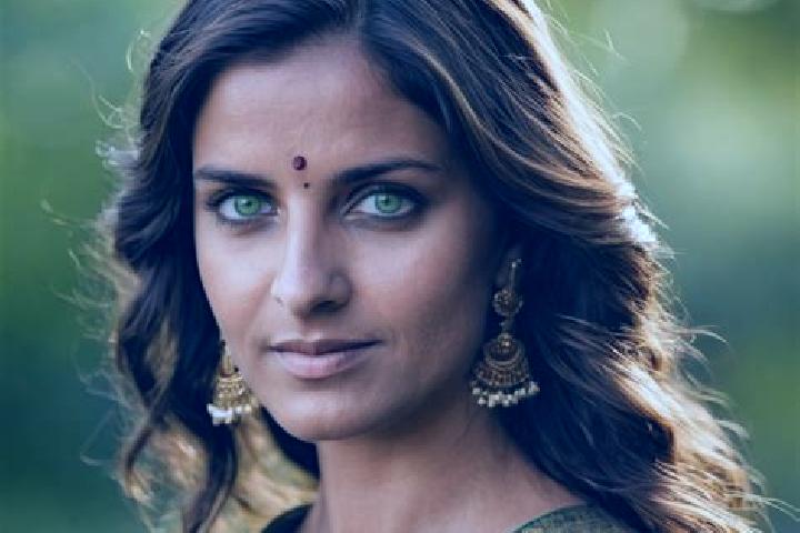 Sofia, 38, a red green-eyed indian companion based in Naraingarh. Offering GFE, BDSM, Travel Companion. Available for incall and outcall, day and evening dates.