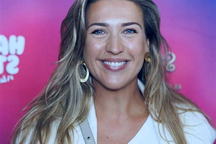 Sofia, 38 — Escort in Op Buuren, Netherlands