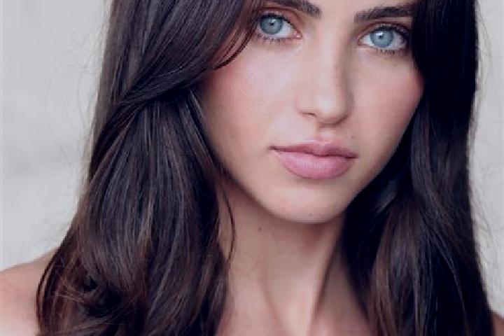 Sophia, 20, a brunette brown-eyed caribbean companion based in La Codosera. Offering Duos, Tantra, GFE. Available for incall and outcall, day and evening dates.