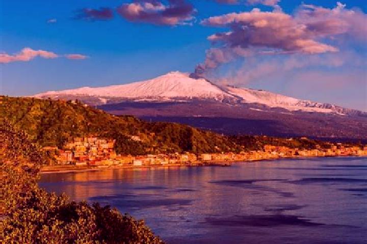 Sophia, 20 — Escort in Giardini-Naxos, Italy