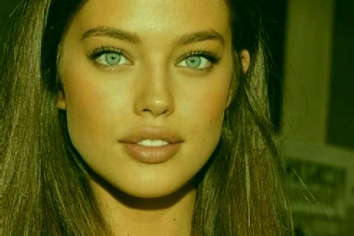 Sophia, 21, a brunette blue-eyed mediterranean companion based in Santarcangelo. Offering Tantra, Prostate Massage, Deep French Kissing, Massage. Available f...