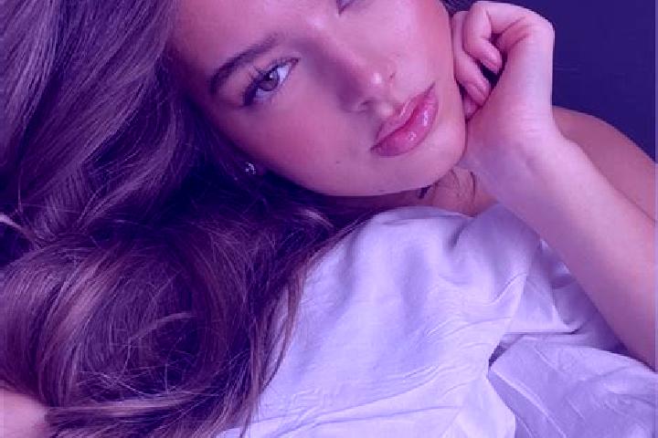 Sophia, 21, a chestnut dark-eyed latina companion based in Umm ar Rizam. Offering Couples, Fetish, Domination. Available for incall and outcall, overnight bo...