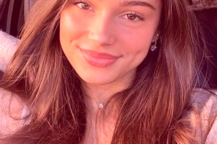 Sophia, 21, a chestnut hazel-eyed mediterranean companion based in Cala. Offering Travel Companion, Dinner Date, Couples. Available for incall and outcall, o...
