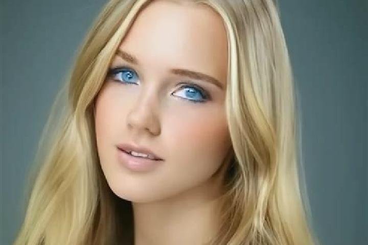 Sophia, 21, a dark blonde amber-eyed slavic companion based in Xiaoqiu. Offering Duos, Erotic Massage, Party Girl, Girlfriend Experience. Available for incal...
