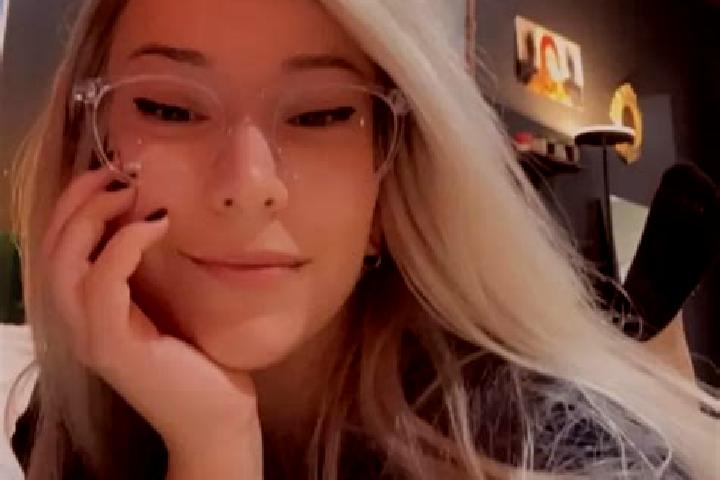 Sophia, 21, a platinum blonde brown-eyed mediterranean companion based in Sankt Georgen am Leithagebirge. Offering Domination, Roleplay, Travel Companion, Di...