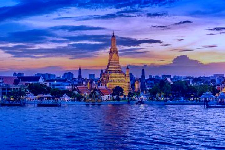 Sophia, 21 — Escort in Phipun, Thailand