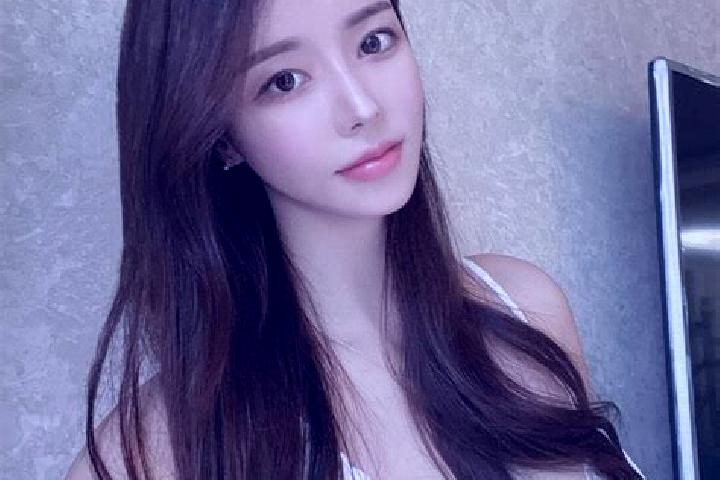 Sophia, 21 — Escort in Xitiangezhuang, China