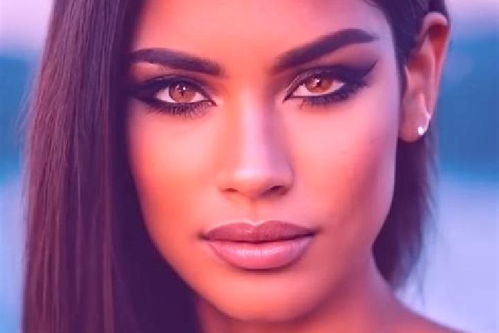 Sophia, 22, a auburn dark-eyed latina companion based in Villarmayor. Offering A-Level, Party Girl, CIM. Available for incall and outcall, day and evening da...