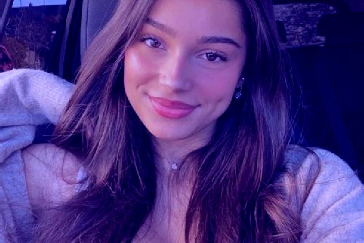 Sophia, 22, a brunette green-eyed caribbean companion based in Meppen. Offering Travel Companion, Party Girl, Tantra. Available for incall and outcall, day a...