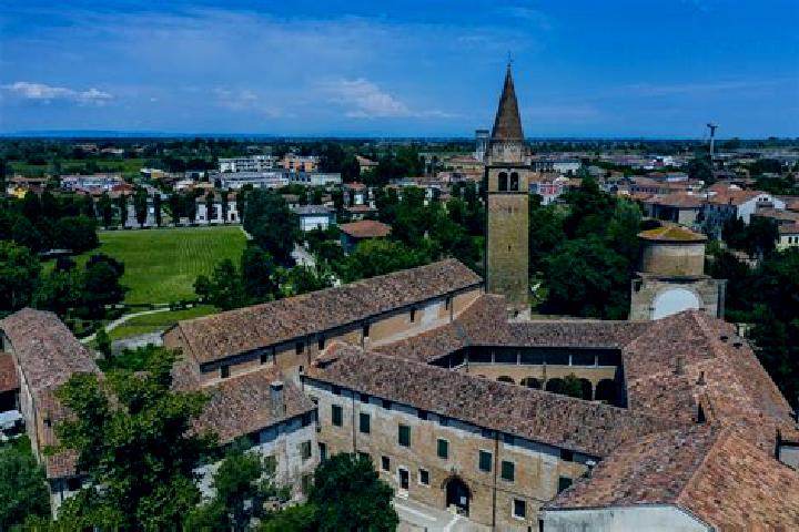Sophia, 22 — Escort in Polesine, Italy