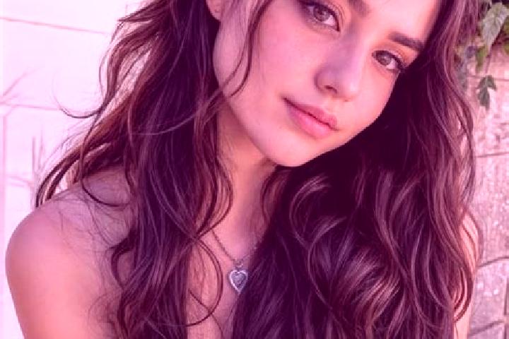 Sophia, 23, a auburn amber-eyed middle eastern companion based in Moorefield. Offering Erotic Massage, OWO, Duos. Available for incall and outcall, overnight...