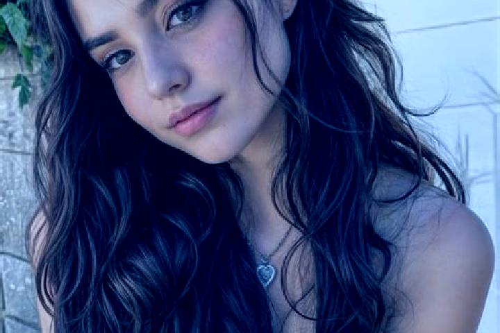 Sophia, 23, a auburn hazel-eyed caribbean companion based in Volpara. Offering Erotic Massage, Massage, Dinner Date, Roleplay. Available for incall and outca...