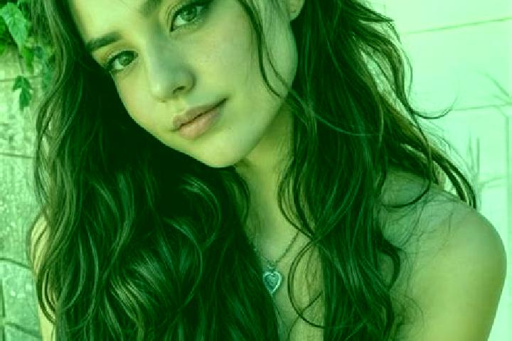 Sophia, 23, a auburn hazel-eyed caucasian companion based in Kaeaerdi. Offering 69, Party Girl, A-Level, Roleplay, Domination. Available for incall and outca...