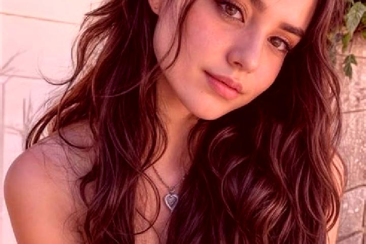 Sophia, 23, a auburn hazel-eyed middle eastern companion based in Sobolew. Offering Tantra, BDSM, Couples, Roleplay, Overnight. Available for incall and outc...
