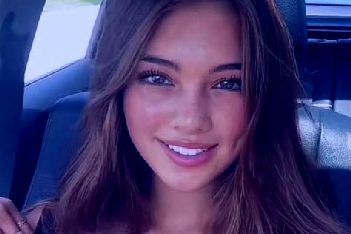Sophia, 23, a brunette grey-eyed mixed companion based in Nueva Providencia. Offering Party Girl, A-Level, Roleplay, Duos. Available for incall and outcall, ...