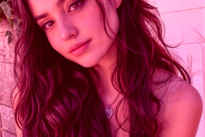Sophia, 23, a brunette hazel-eyed asian companion based in Centerville. Offering A-Level, Tantra. Available for incall and outcall, day and evening dates.