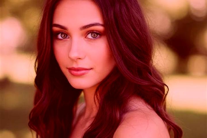 Sophia, 23, a brunette hazel-eyed indian companion based in Boudinar. Offering Tantra, Domination. Available for incall and outcall, day and evening dates.